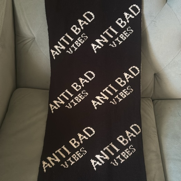 Anti Bad Vibes Black and White Wide Scraft - Picture 6 of 7